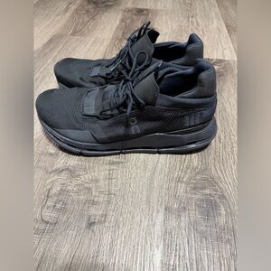 On Running Men's Black Performance Sneakers